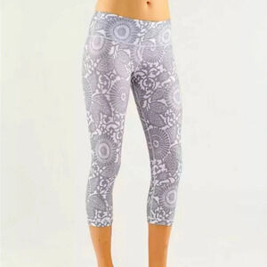 Lululemon Legging Womens 8/10 Gray Wunder‎ Under Crop Athletic Stretch Workout